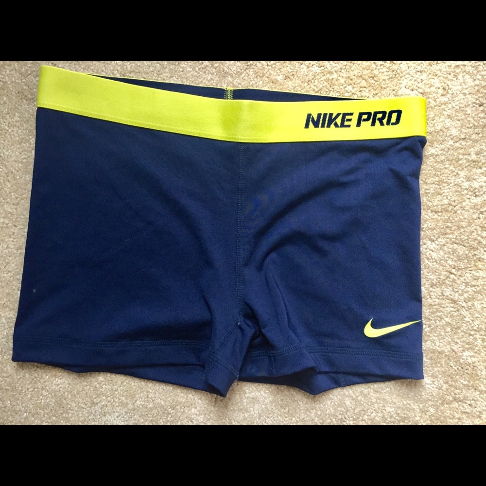 Nike Pro DriFit Shorts - size large